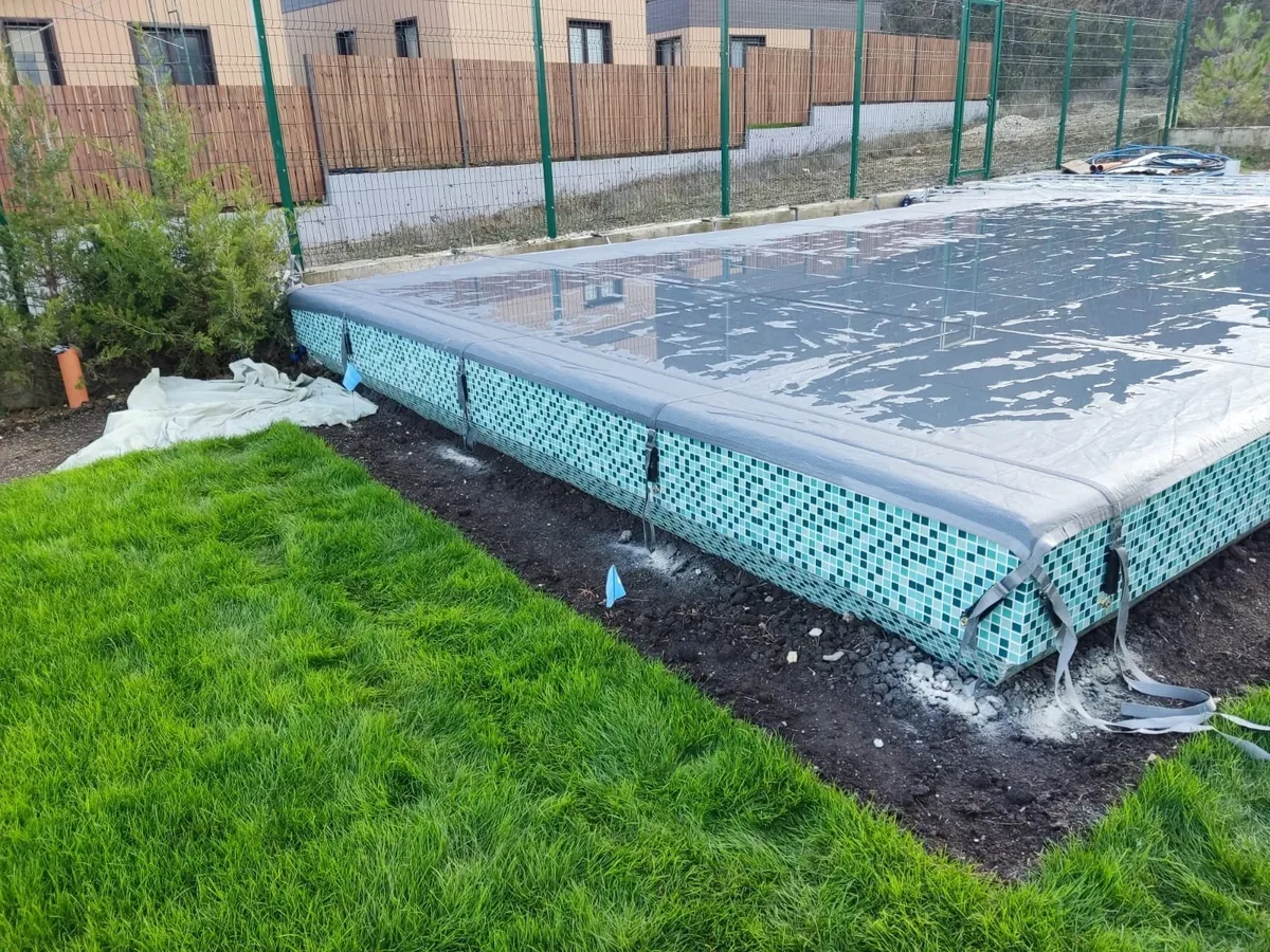 Батутное покрывало на бассейне в Балаково